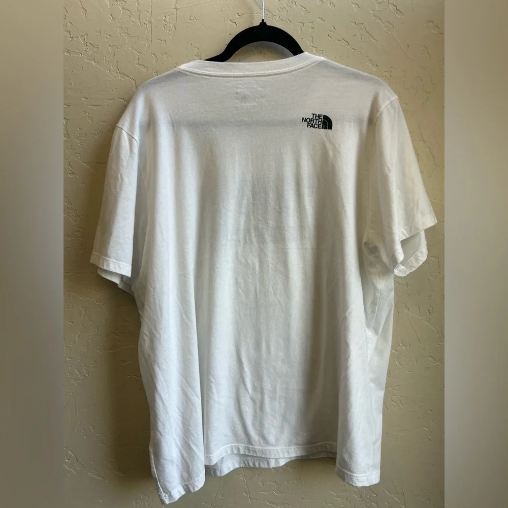The northface women’s graphic tee size 2x. Outdoor crunchy granola Gorpcore - Picture 2 of 5